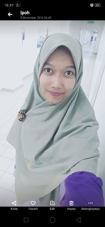 Tri Risdayanti profile icon