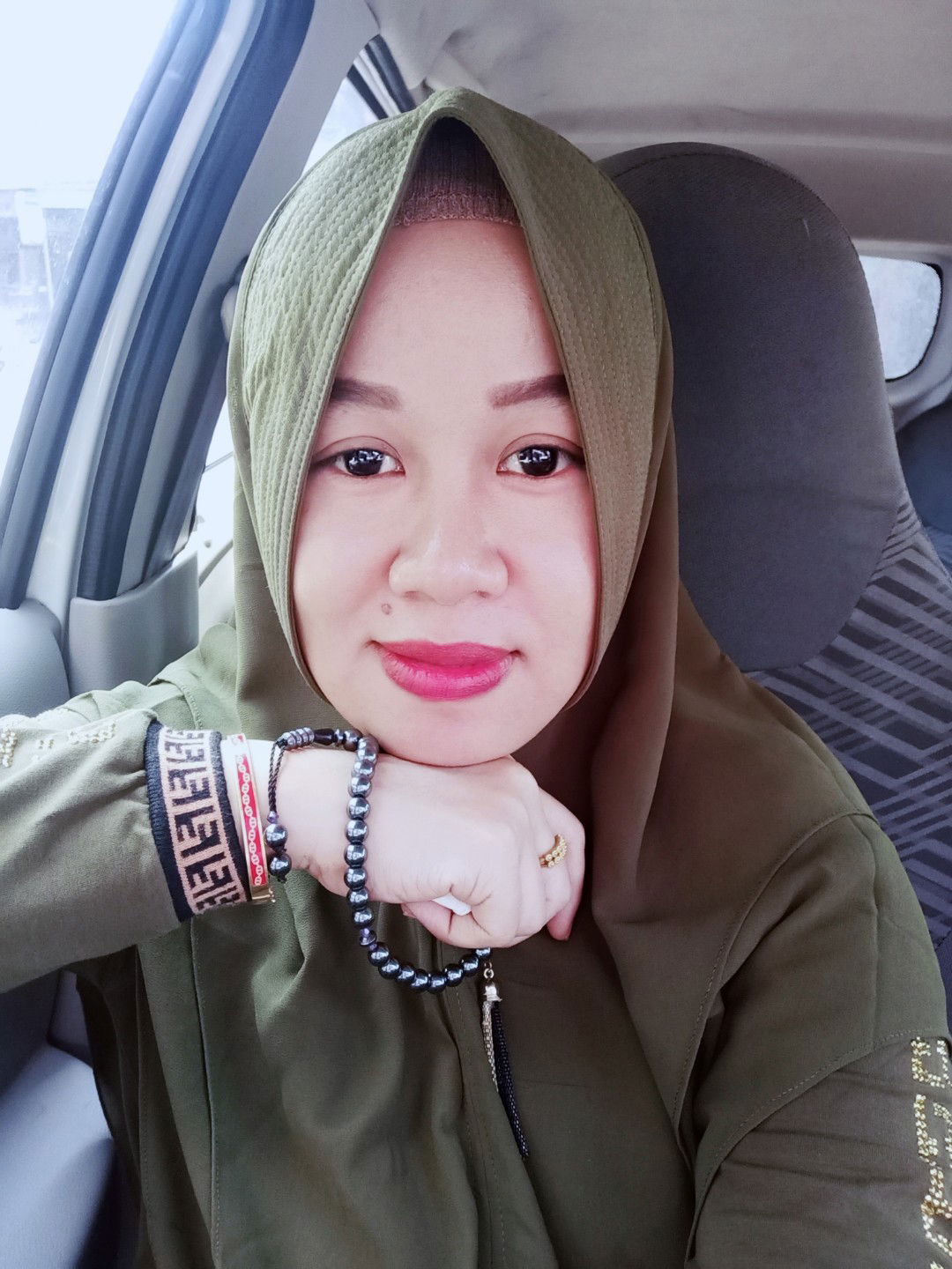 April Lia profile icon