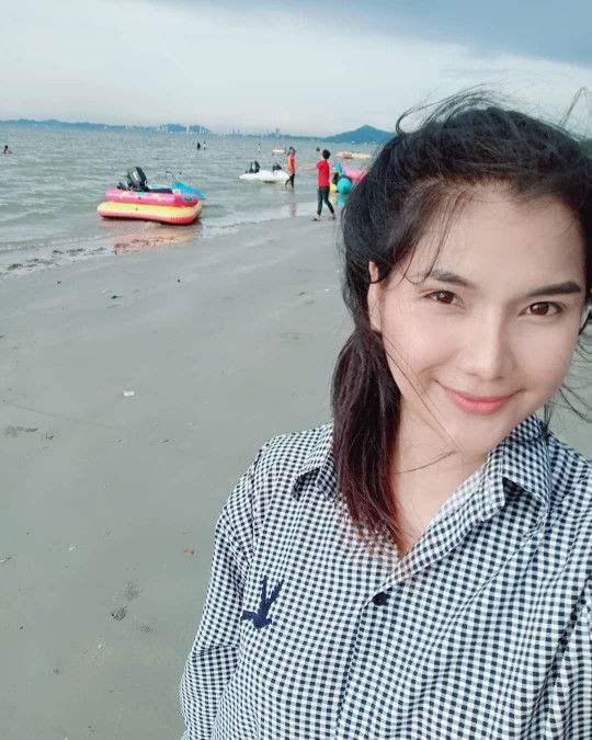 Aey Sutinee profile icon