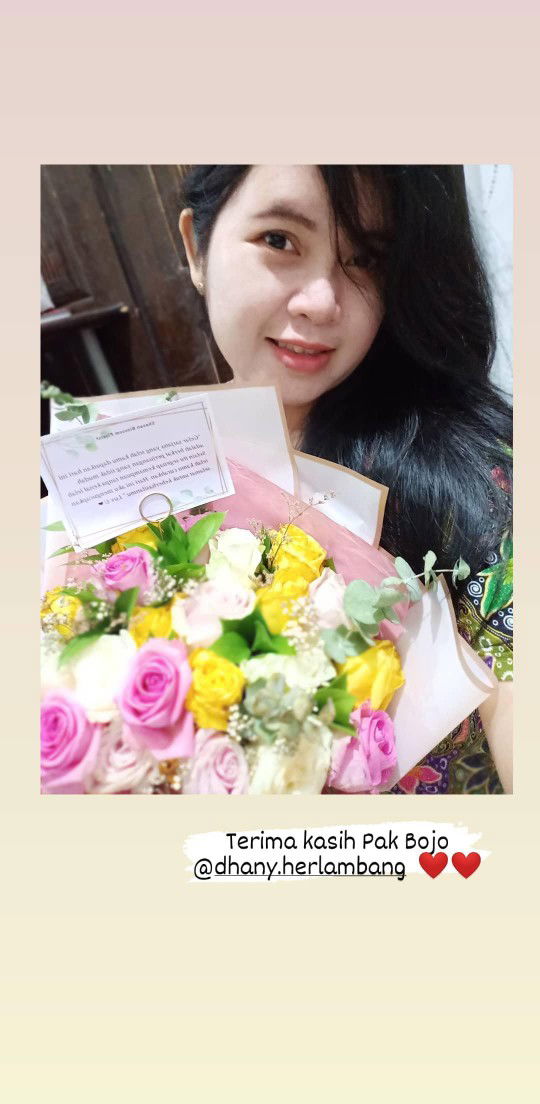 Ratna Nursari profile icon