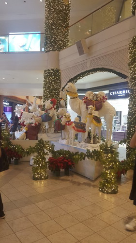 its beginning to look a lot like christmas