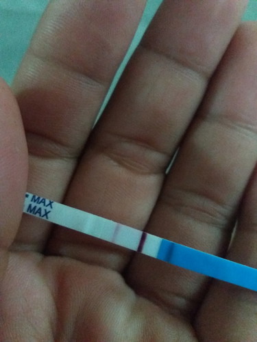 ตรวจครรภ์ เป็น สองขีดจางๆแต่มีเลือดออกเป็นสีน้ำตาลนิดหน่อย