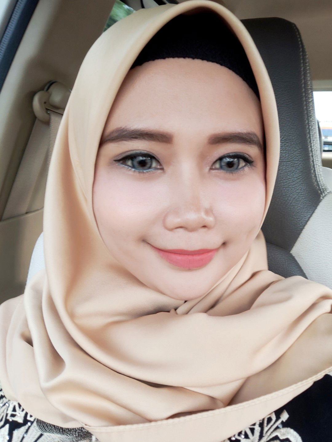 indah setiawaty profile icon