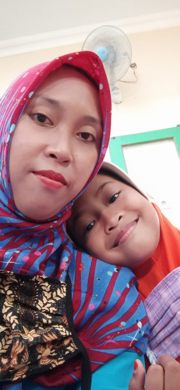 LESTARIYANI profile icon