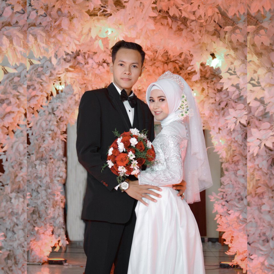 Elok Mutthoharoh profile icon