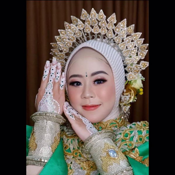 Putri Eka Angraini profile icon