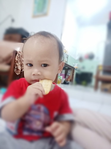 makan cemilan selalu kiri