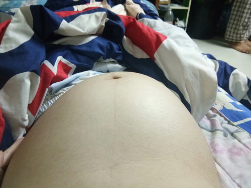 ตอนนี้ทเองได้35วีคแล้วจ้า เวลานอนชอบท้องเบี้ยว มีแม่ๆคนไหนเป็นบ้างคะ แล้วขนาดหน้าท้องเล็กไปไหม