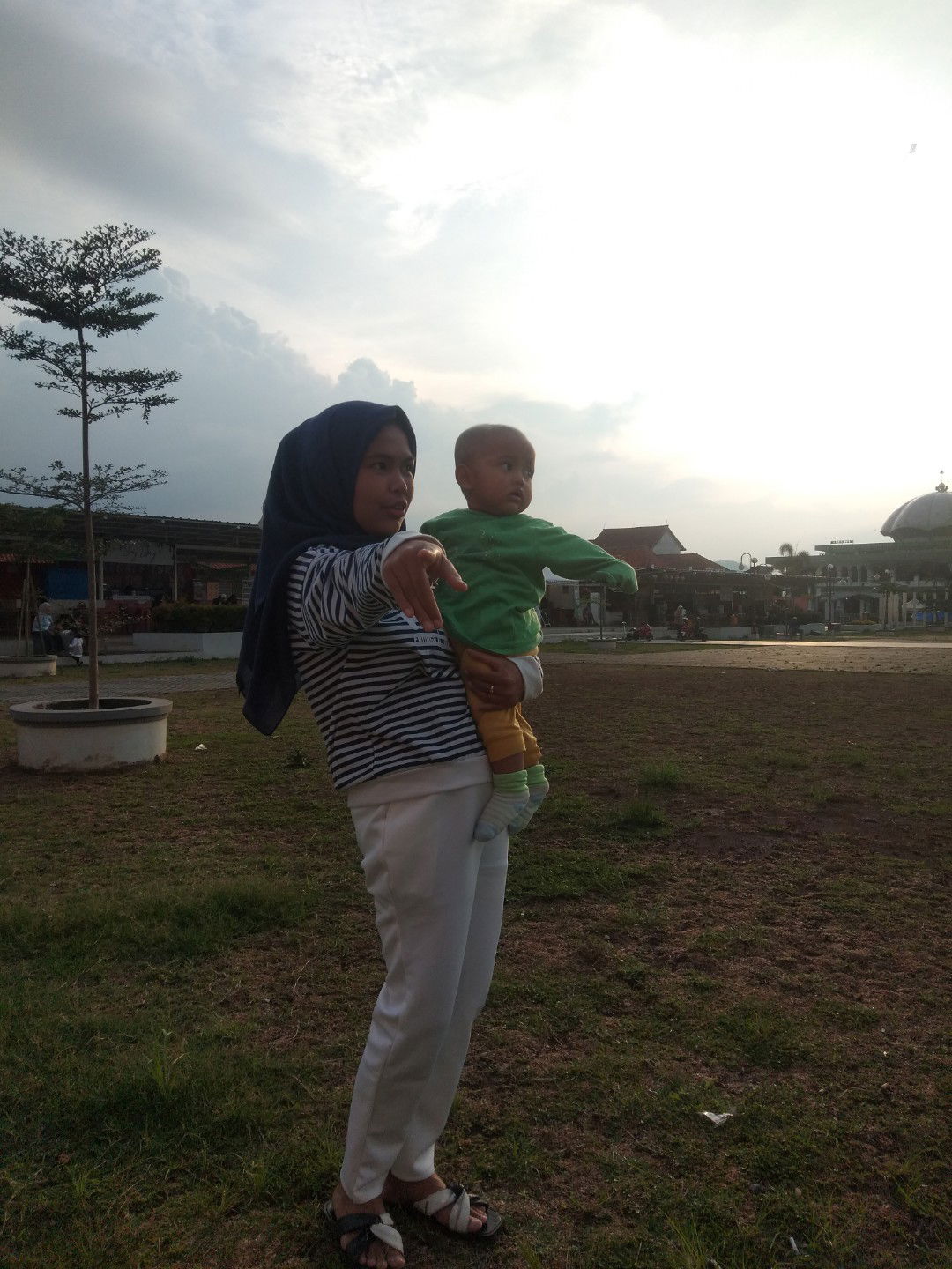 sri intan mulyani profile icon