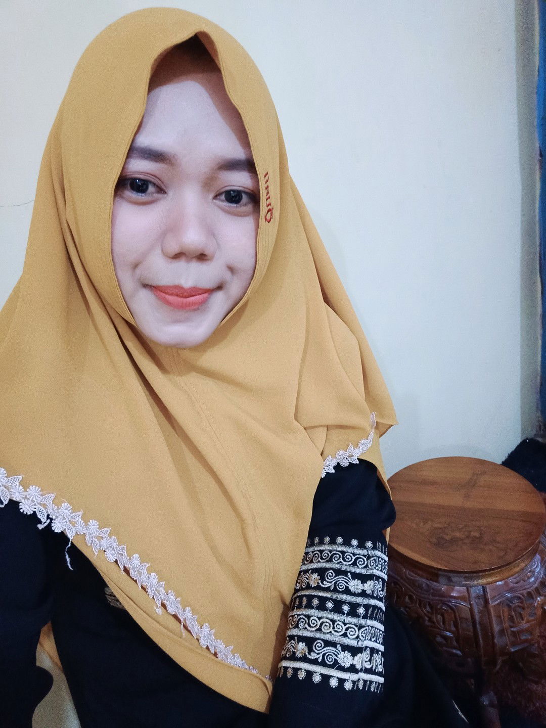 Riris Nur Indasari profile icon