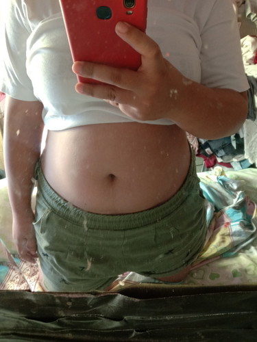 do i look preg?