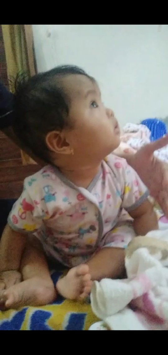baby girl Airin 5 bulan