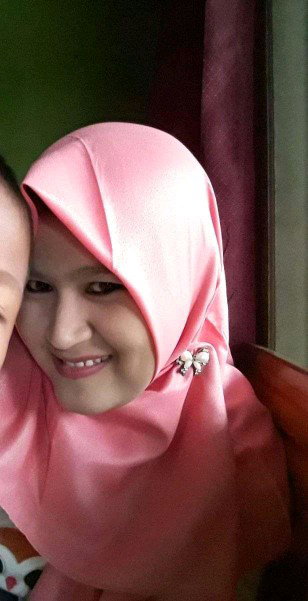 titi yulianti profile icon