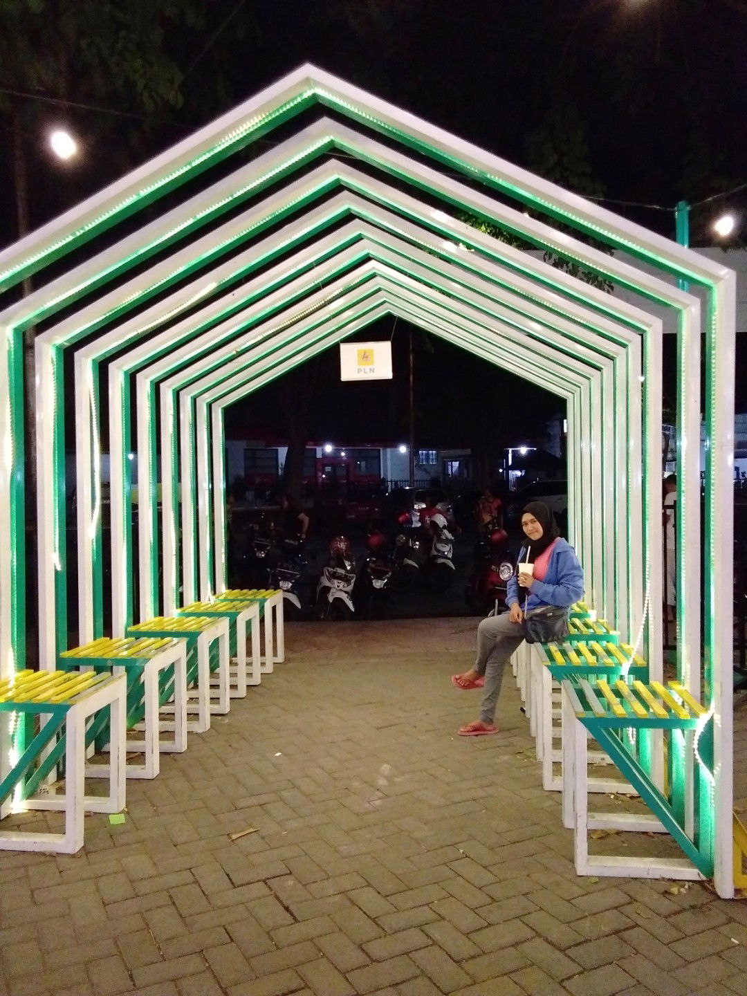 Siti Khozaimahhusen profile icon