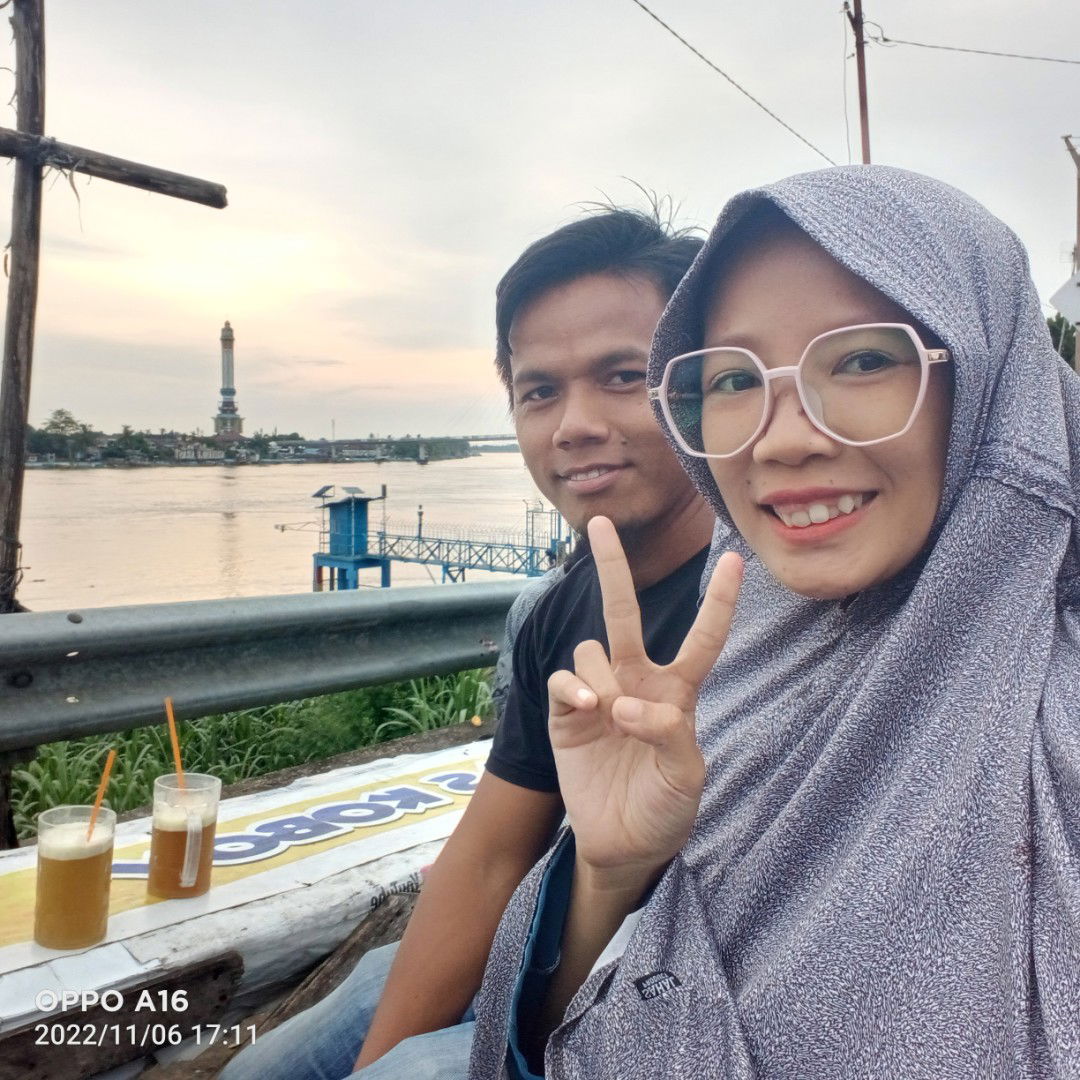 Ratih Andriani profile icon