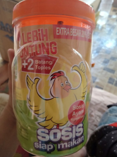 doyan makan sosis