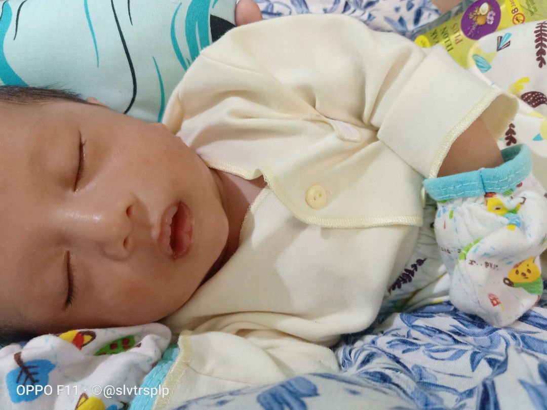 bayi 1bulan badan nya anget