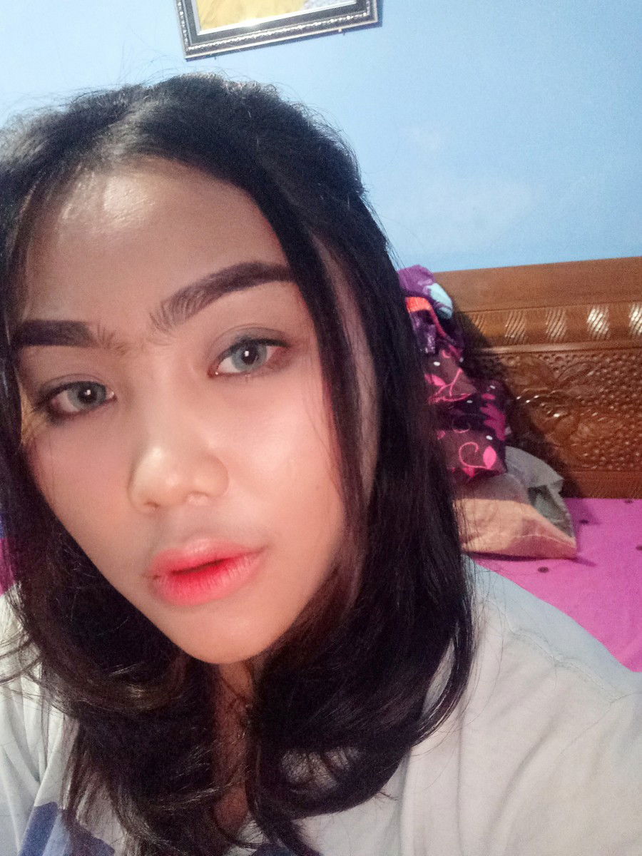 Ria wulandari profile icon