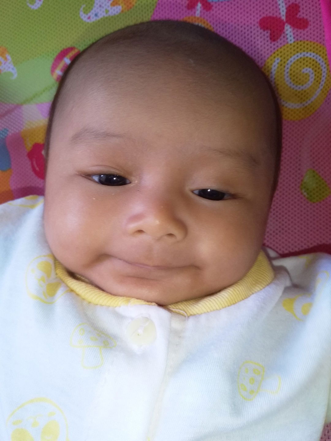 kedua mata yg berbeda