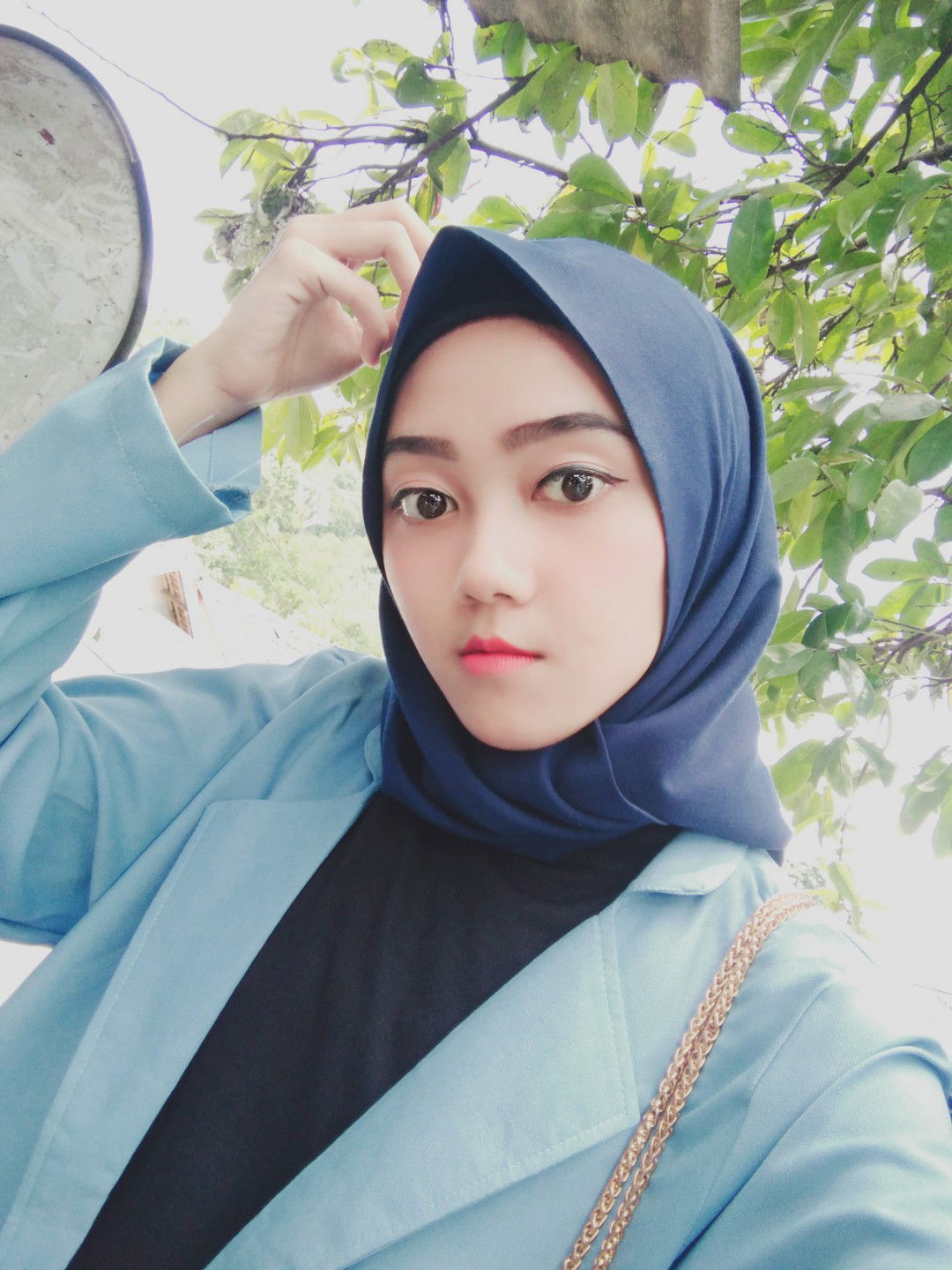 Revi Agustina profile icon