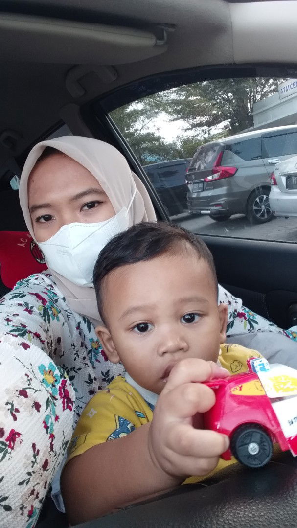 yelli lovia setiyaningrum profile icon