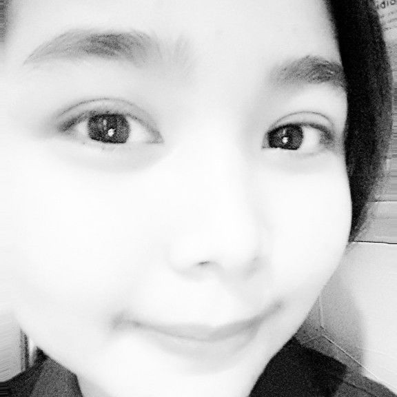 Nilar Win profile icon