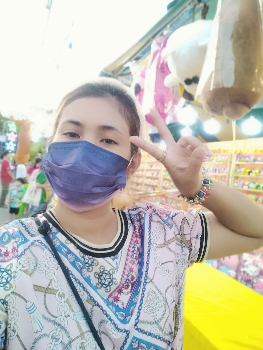 นู๋นุ้ย ร้อยล้าน profile icon