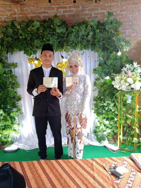 Siti Munawaroh profile icon