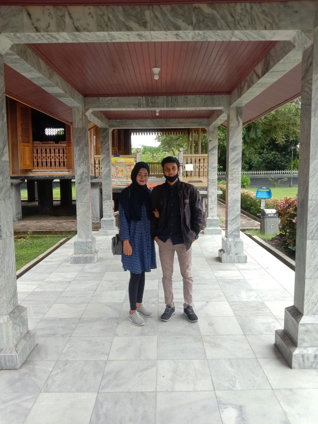 azmi firdaus ny rika wahyuni profile icon