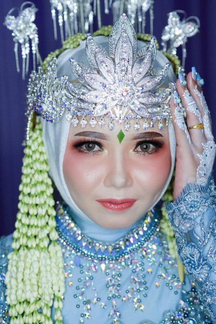 putri riskia profile icon