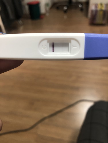 ขึ้นขีดจางแบบนี้มีโอกาสท้องมั้ยคะ ขึ้นขีดจางแบบนี้มีโอกาสท้องมั้ยคะ 😊