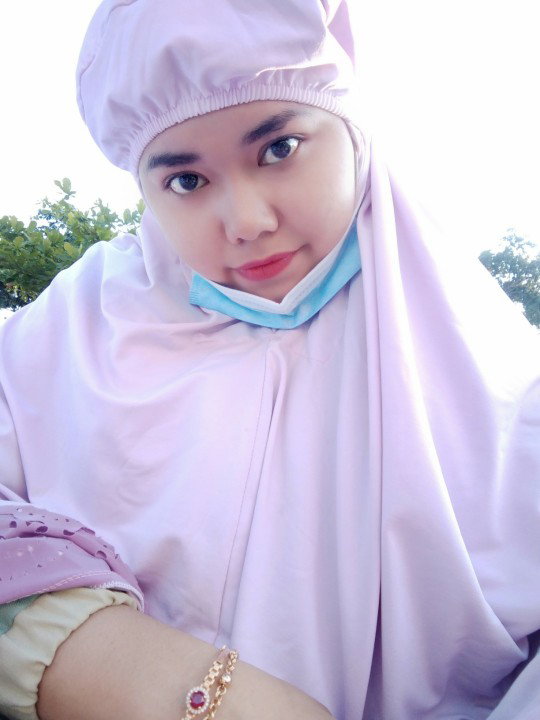 Dewi Nur profile icon