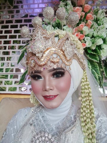 Shintia Fauzianti profile icon