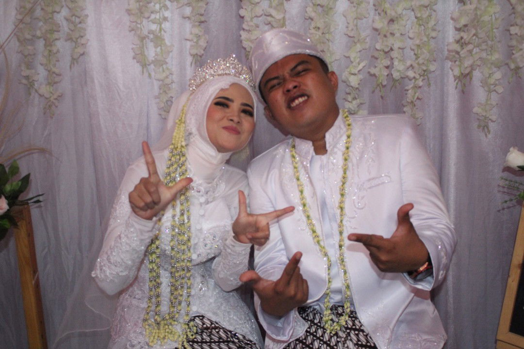 Resti Mardianti profile icon