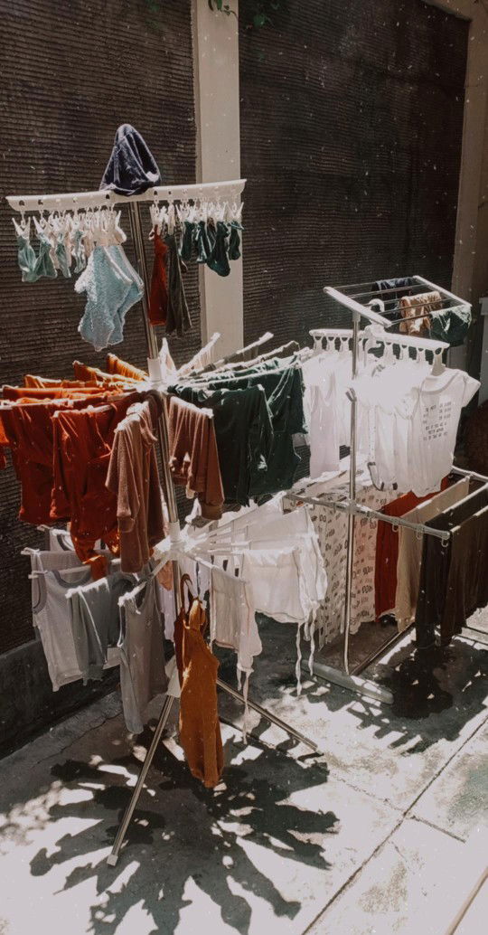 Nyicil cuci baju mumpung ada matahari