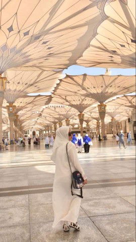 Hj. Anggun Zarela profile icon