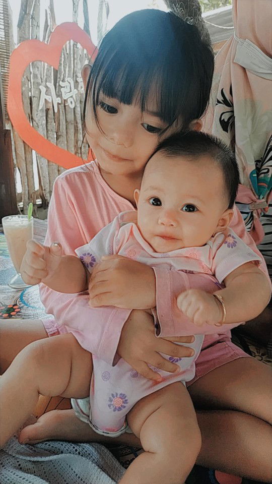 Elya Suharyati profile icon