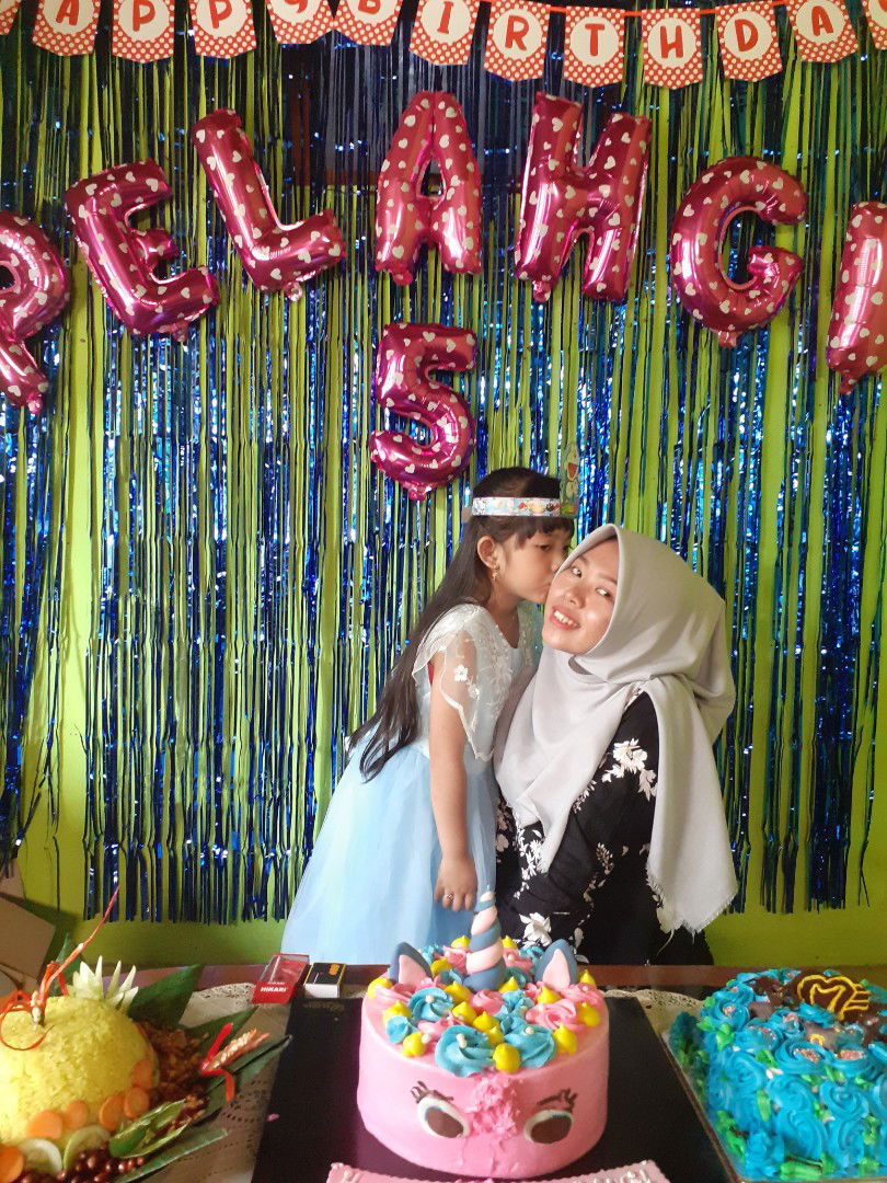 Ratna R profile icon