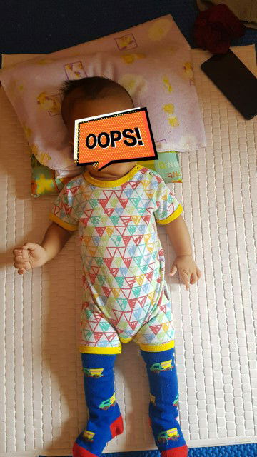 bayi kurus tinggi, belum tegak kepala dan belum bisa tengkurap