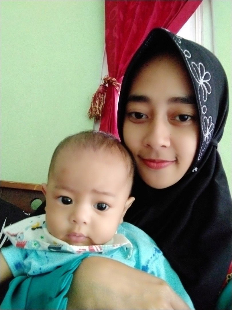 suci saniangsih profile icon