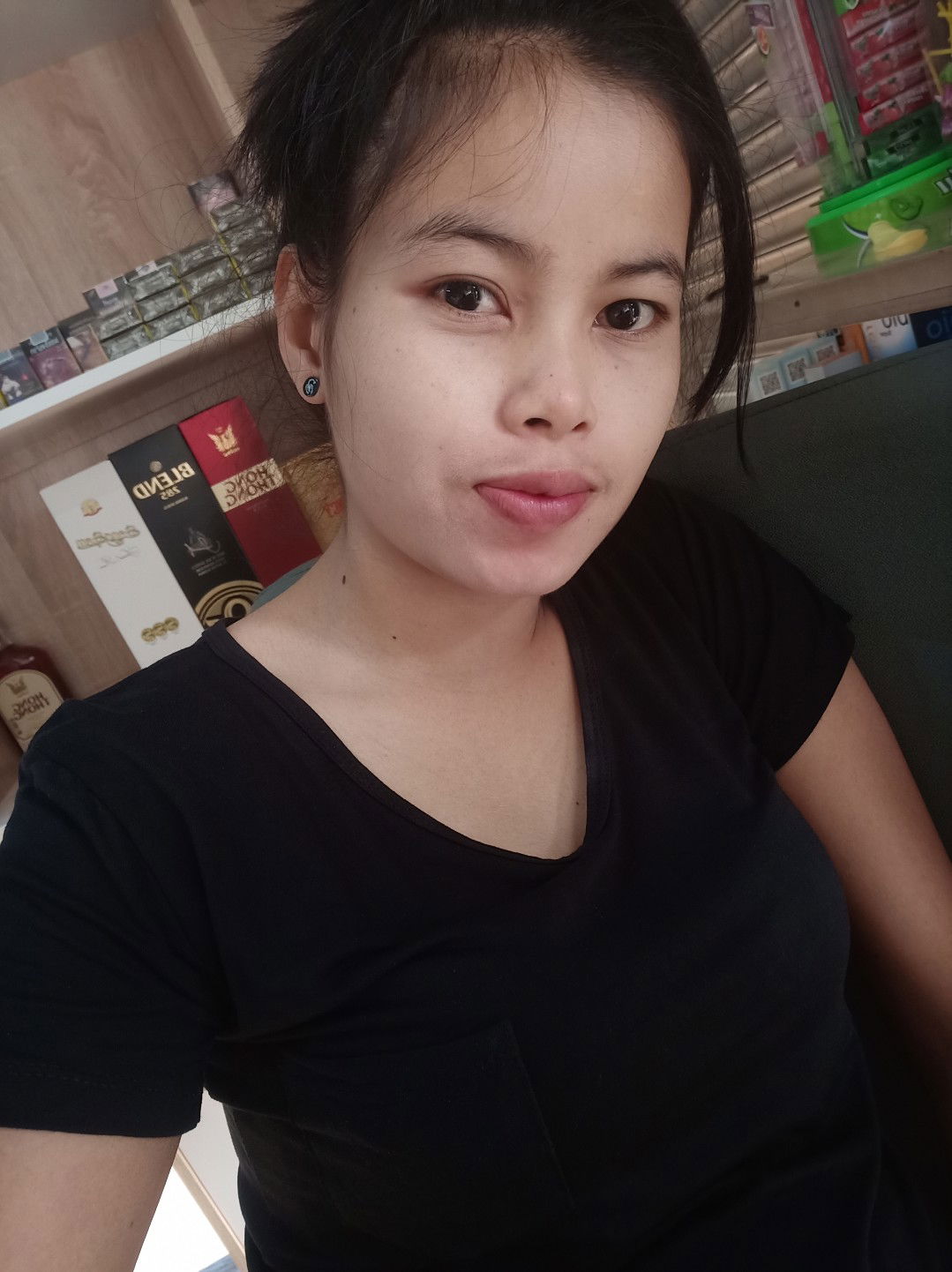 สตรี มีหนวด profile icon