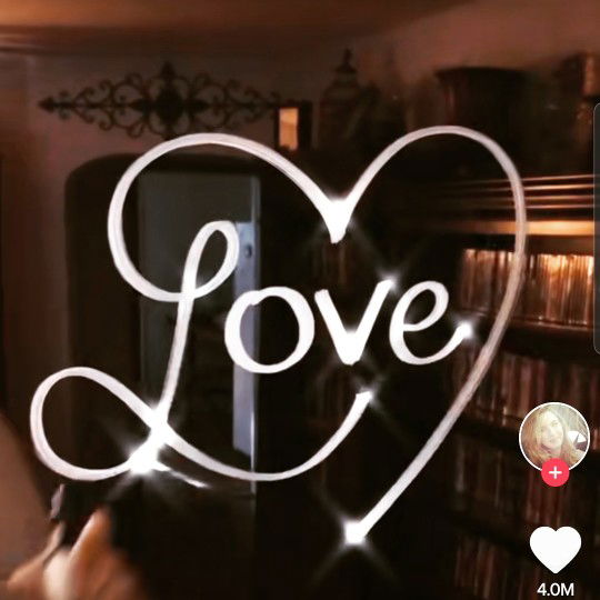 Love Lynne Amoratta profile icon