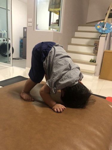 น้องทำท่าแบบนี้