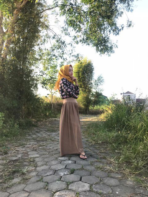 Loli Anggraini profile icon