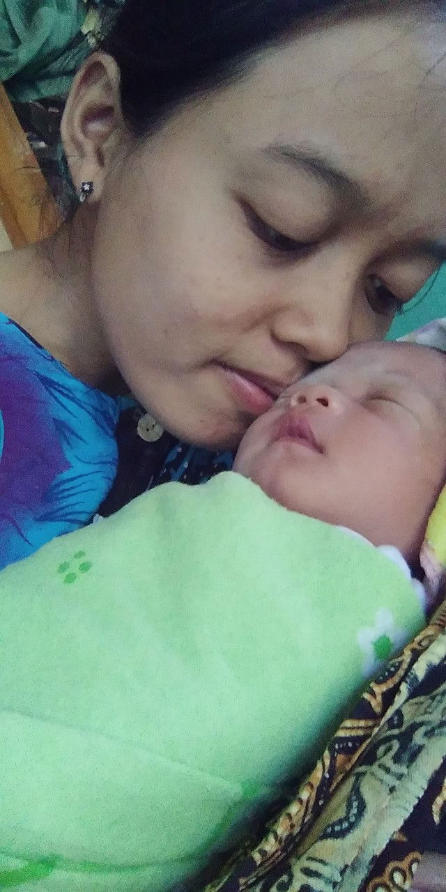 Dwi Nur Kholiyah profile icon