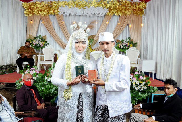 Dewi Febriani Kurnia profile icon