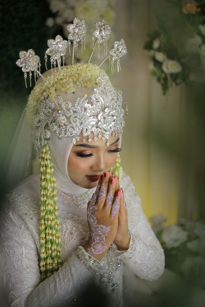 dewi ratna profile icon
