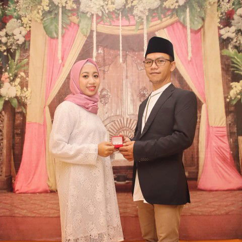 Reni Ayu profile icon