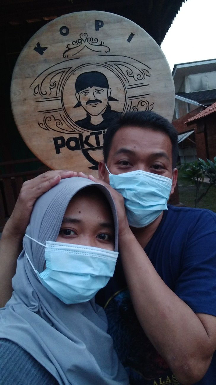 Dee Wardhani profile icon