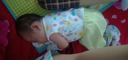 Baby 2 minggu bo" posisi miring
